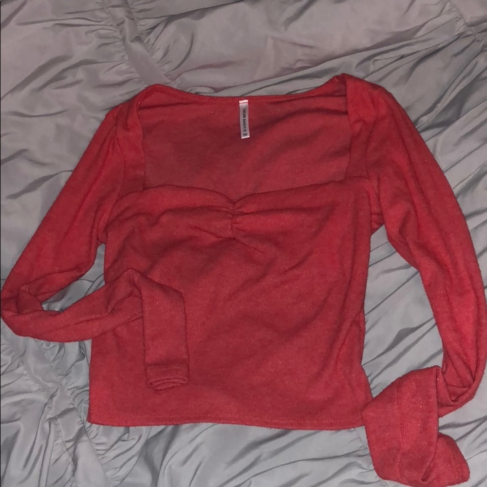 Low cut long sleeve